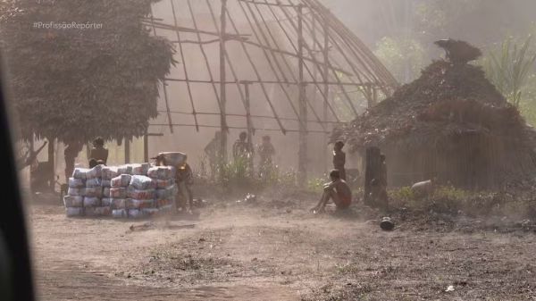 &#039;Lembra zona de guerra&#039;: jornalista descreve a entrega de comida em terra Yanomami