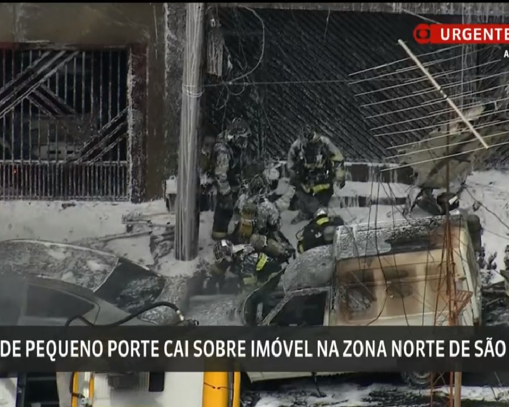 aviao cai sobre casas sp 03 tn
