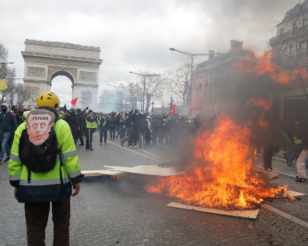 confronto paris 04 tn