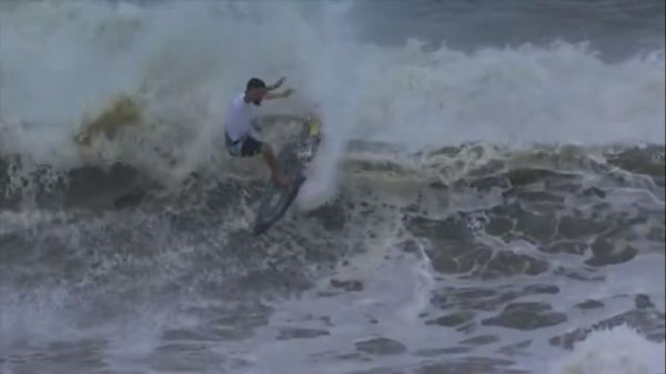 Do começo na tampa de isopor ao ouro olímpico: conheça a trajetória do surfista potiguar Italo Ferre