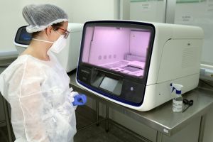 Resultados positivos para Covid-19 chegam a 70% dos exames no Laboratório de Saúde Pública da Bahia
