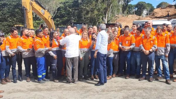 Lula Anuncia Ferrovia Oeste-Leste Como 1ª Obra do Novo PAC Que Liga Caetité a Ilhéus.