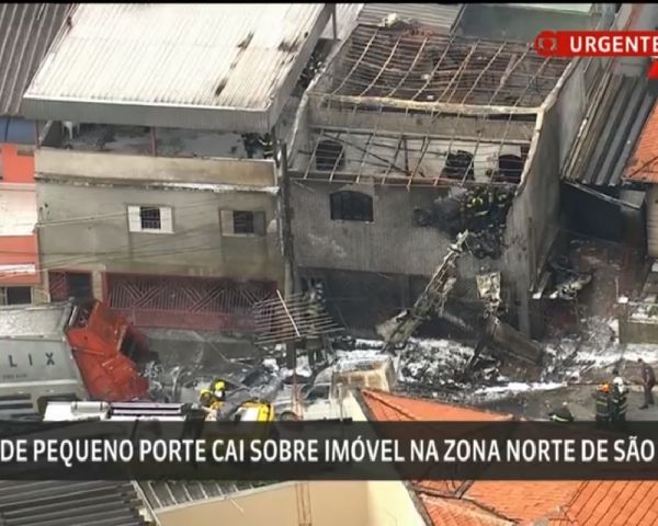 Avião de pequeno porte cai sobre casas em SP, deixa 2 mortos e 12 feridos