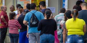 Dados de localização de celulares mostram redução no isolamento social no Brasil