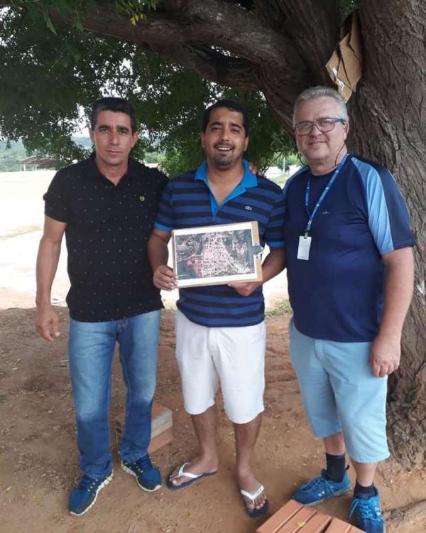 Licínio de Almeida: Prefeito Dr Fred Comemora Chegada de Sinal Celular em Tauape.