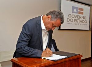 Governo da BA suspende aulas em escolas particulares e funcionamento do transporte intermunicipal