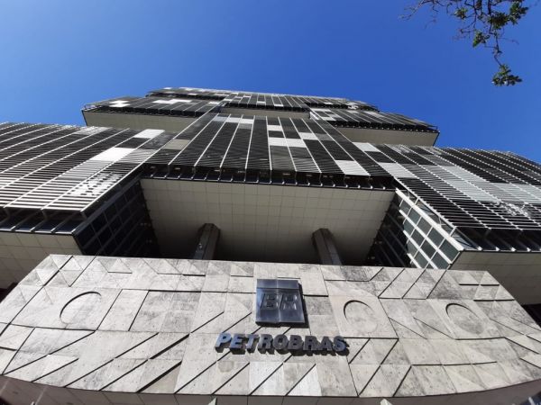 Petrobras reverte prejuízo e tem lucro de R$ 42,855 bilhões no 2º trimestre