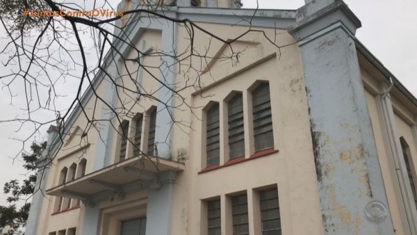 &#039;Mandem a polícia, estamos sendo assaltados&#039;, pede padre durante transmissão de missa no RS