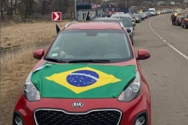 Baiano que vive na Romênia ajuda brasileiros a fugirem da guerra na Ucrânia