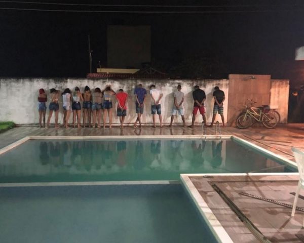 Integrantes de quadrilha suspeita de 50 assassinatos são presos durante festa em casa de praia