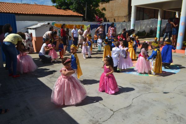 CEPI -Finaliza Ano Letivo Com Encontro de Príncipes e Princesas