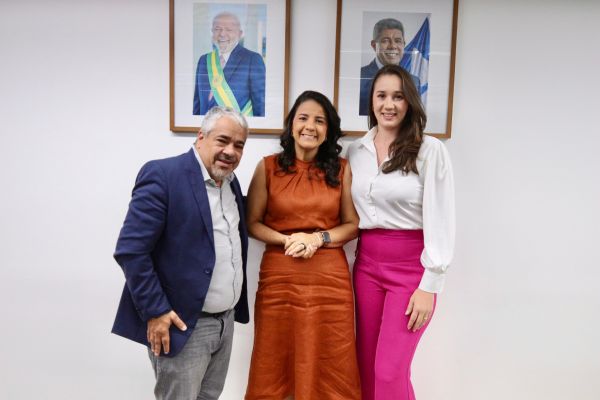 Deputado Fabr&iacute;cio se re&uacute;ne com a Secret&aacute;ria Rowenna Brito para discutir melhorias no setor educacion