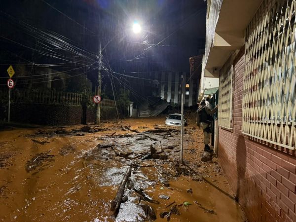 Chuva deixa 14 mortos, 440 desabrigados e prefeitura decreta calamidade em Juiz de Fora, MG