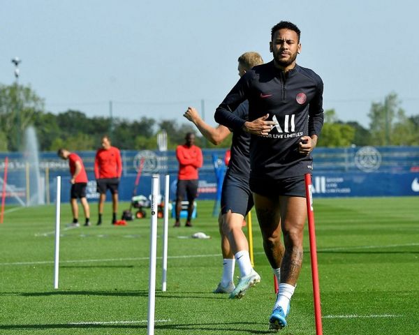PSG quer 100 milhões de euros e mais dois jogadores do Barça por Neymar, diz jornal