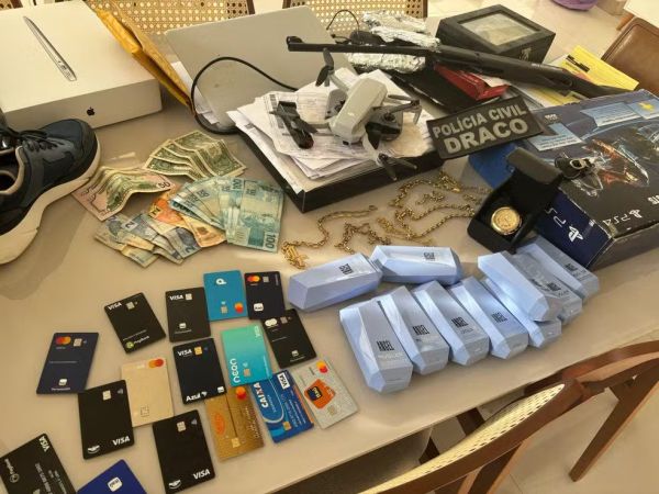 Influenciadores baianos, casal de rifeiros e policiais são presos em operação contra lavagem de dinh