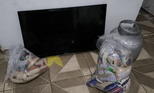 POL&Iacute;CIA MILITAR PRENDE AUTOR DE FURTO E RECUPERA BENS EM LIC&Iacute;NIO DE ALMEIDA