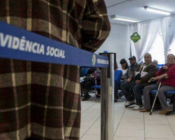 Fila do INSS: militares da reserva e servidores aposentados devem começar a trabalhar em abril