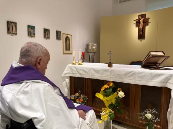 Papa planeja fazer primeira aparição pública neste domingo