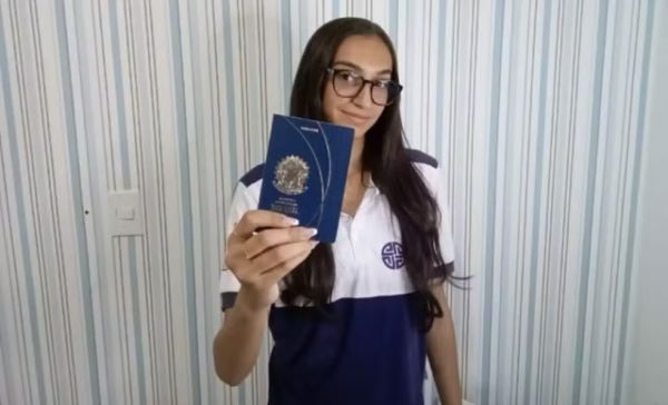 Primeira da família a concluir ensino médio, estudante baiana representa Brasil em festival de inova