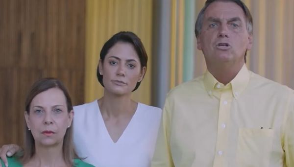 Bolsonaro nega prostituição em casa de meninas venezuelanas e diz que mulheres eram trabalhadoras.