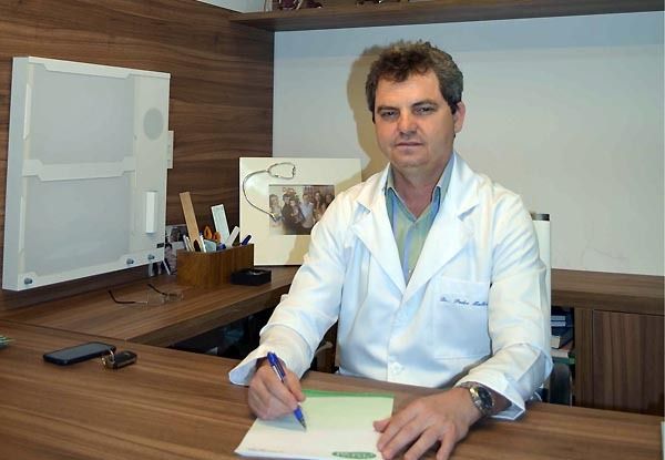 Sebasti&atilde;o Laranjeiras: Hospital Fechado Contrasta com Gasto de R$ 500 mil em Festa.