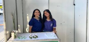 Estudantes de Candiba criam &oacute;leo natural contra ansiedade
