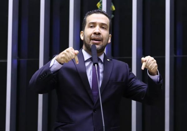 Após PT ceder, Avante deve anunciar desistência de Janones e aliança com Lula