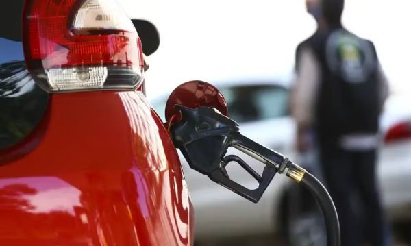 Com alta do ICMS, gasolina e diesel ficam mais caros a partir deste sábado