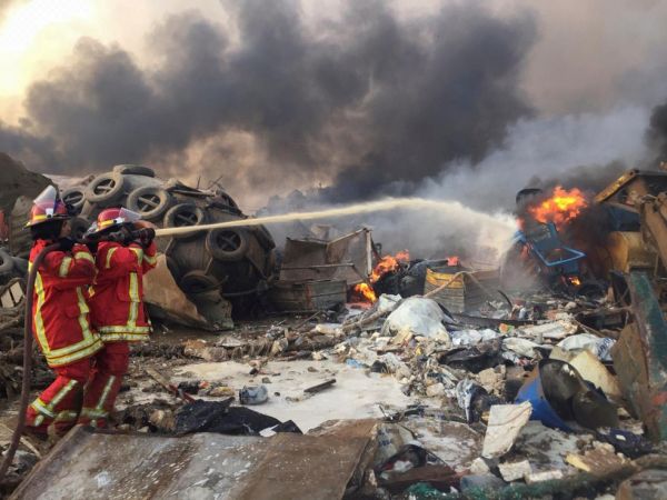 Grande explosão atinge área portuária de Beirute; governo cita &#039;alto número de feridos&#039;