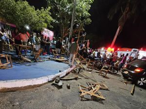 ACIDENTE DE TR&Acirc;NSITO DEIXA CINCO FERIDOS NO CENTRO DE CACUL&Eacute;