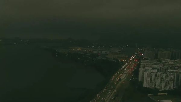 Temporal transforma o dia em noite no Rio, e cidade entra em estágio de mobilização