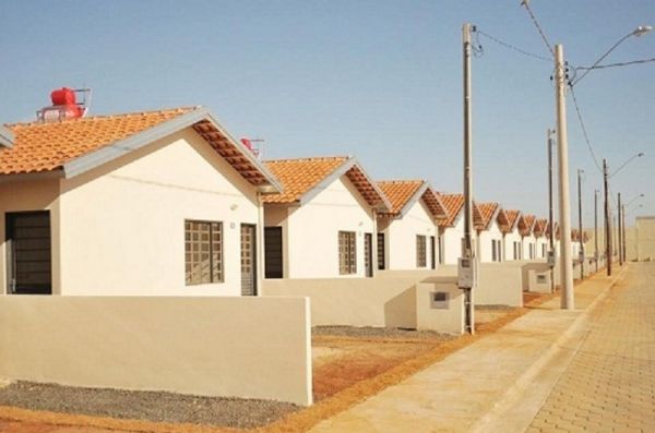 Bolsonaro Retira 98% dos recursos para habitação popular no Brasil.