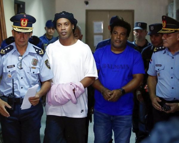 Ronaldinho Gaúcho e Assis depõem em nova audiência no Paraguai em caso de passaportes falsos