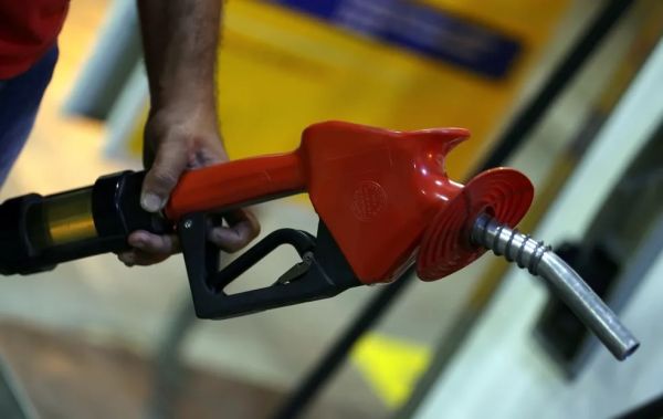 Petrobras anuncia aumento de R$ 0,41 no preço da gasolina e de R$ 0,78 no diesel