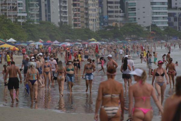 Em meio a aglomerações, SC se torna o 3º estado com maior n° de casos confirmados de Covid-19