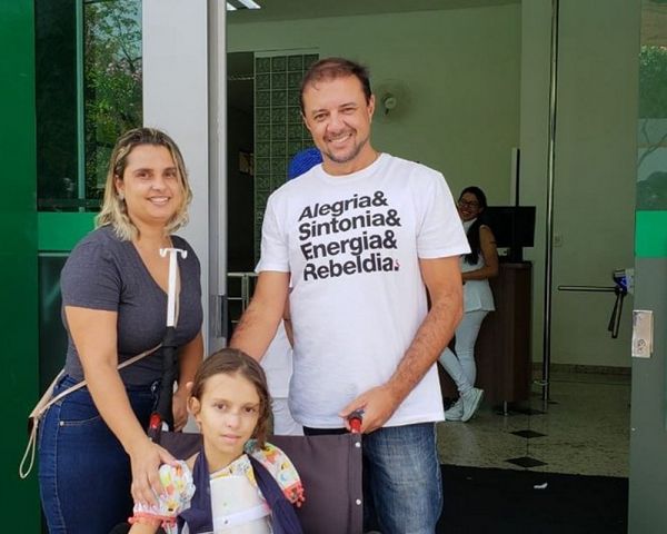 Menina que sobreviveu a queda de prédio caiu a uma velocidade de 80 km/h