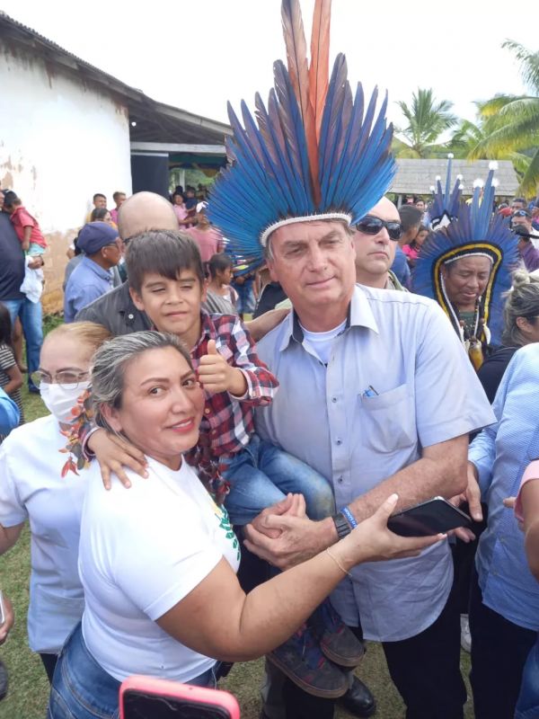 Ministro da Justiça concede medalha do mérito indigenista a Bolsonaro