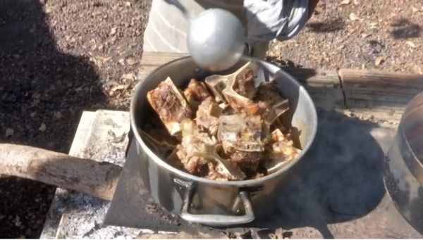 carcaça temperada, pé de galinha, pescoço e outros cortes de terceira também ficaram mais caros.
