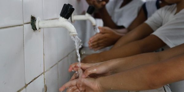 Com maioria das escolas sem rede de esgoto, rede pública sofre com falta de indicadores para medir q