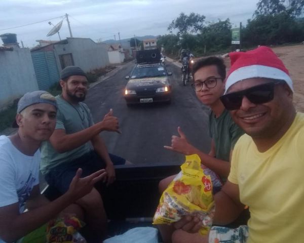 Licínio de Almeida.:   10º Natal Solidário Indomáveis Moto Clube .