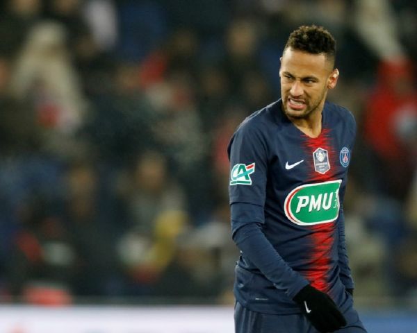 Neymar, do PSG, tem nova fratura constatada no quinto metatarso do pé direito
