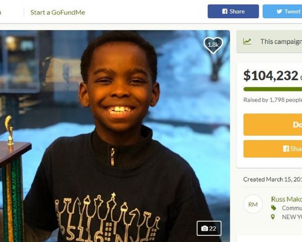 Refugiado nigeriano de 8 anos que mora em abrigo nos EUA vence campeonato estadual de xadrez
