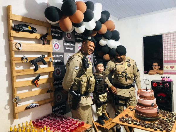 Licínio de Almeida: Polícia Militar é tema de festa de aniversário de criança de 4 anos.