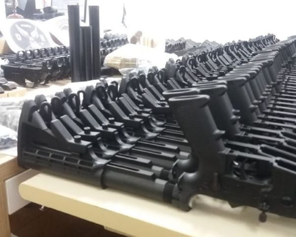 Polícia investiga se fuzis de Ronnie Lessa têm a mesma origem que os do &#039;Senhor das Armas&#039;