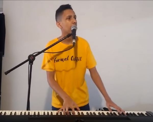 &#039;Piscininha, amor&#039;: cantor que fez música com meme já negocia contrato, parcerias e shows no carnava