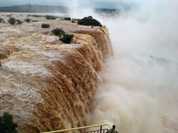Vazão das Cataratas do Iguaçu passa de quatro vezes o volume normal