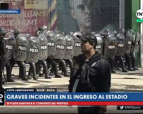 Ônibus do Boca é apedrejado na chegada ao estádio; Conmebol confirma atraso de uma hora