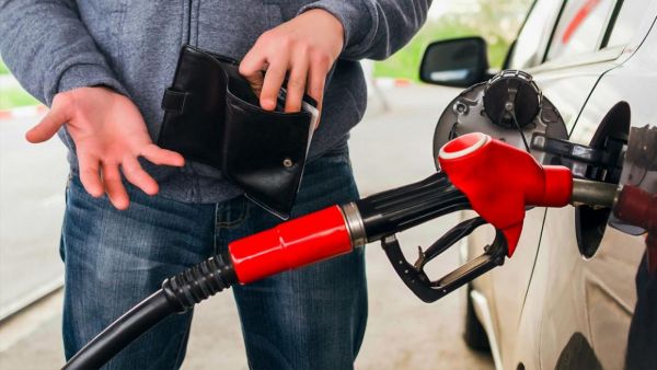 Petrobras eleva diesel em 4% e gasolina em 5% a partir de terça-feira