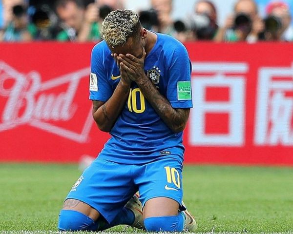 Mansões de Neymar na praia estão bloqueadas pela Justiça