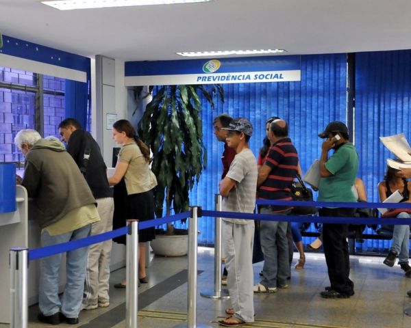 INSS vai contratar 7 mil militares da reserva para reduzir fila de processos até Setembro